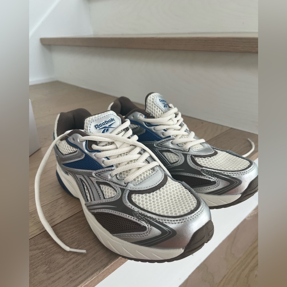 Nwt reebok ionic bond dad sneakers